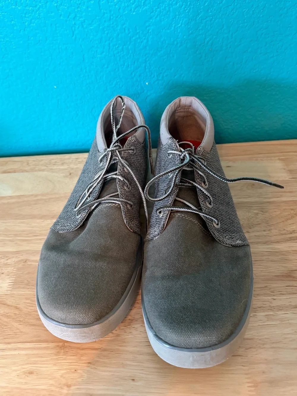 Eddie Bauer Rivet Chukka Canvas Shoes in Chrome Gray, Size 10